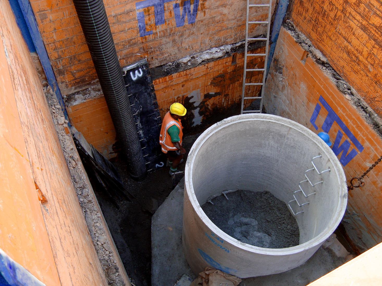 Gleitschienen Eckträger, Schacht in großer Tiefe